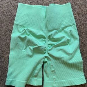 green seamless scrunch short